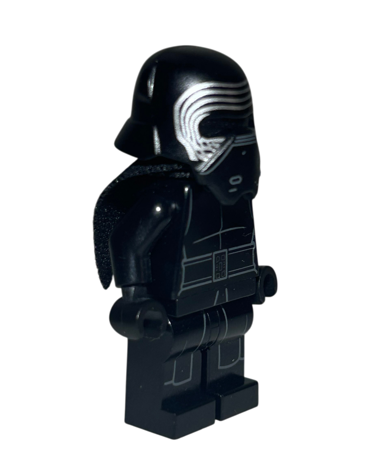 Kylo Ren mit Maske und Umhang SW0663 LEGO Star Wars Minifigur Seitenansicht links brick2d2