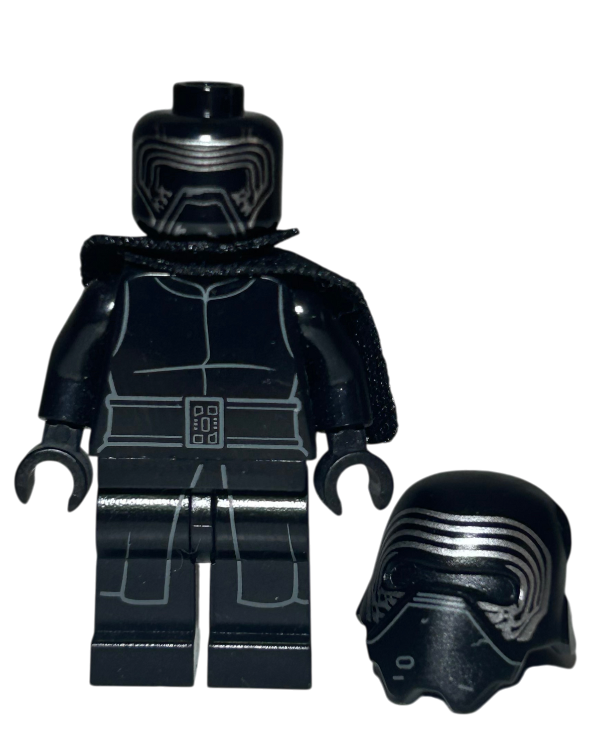 Kylo Ren mit Maske und Umhang SW0663 LEGO Star Wars Minifigur Detailansicht brick2d2