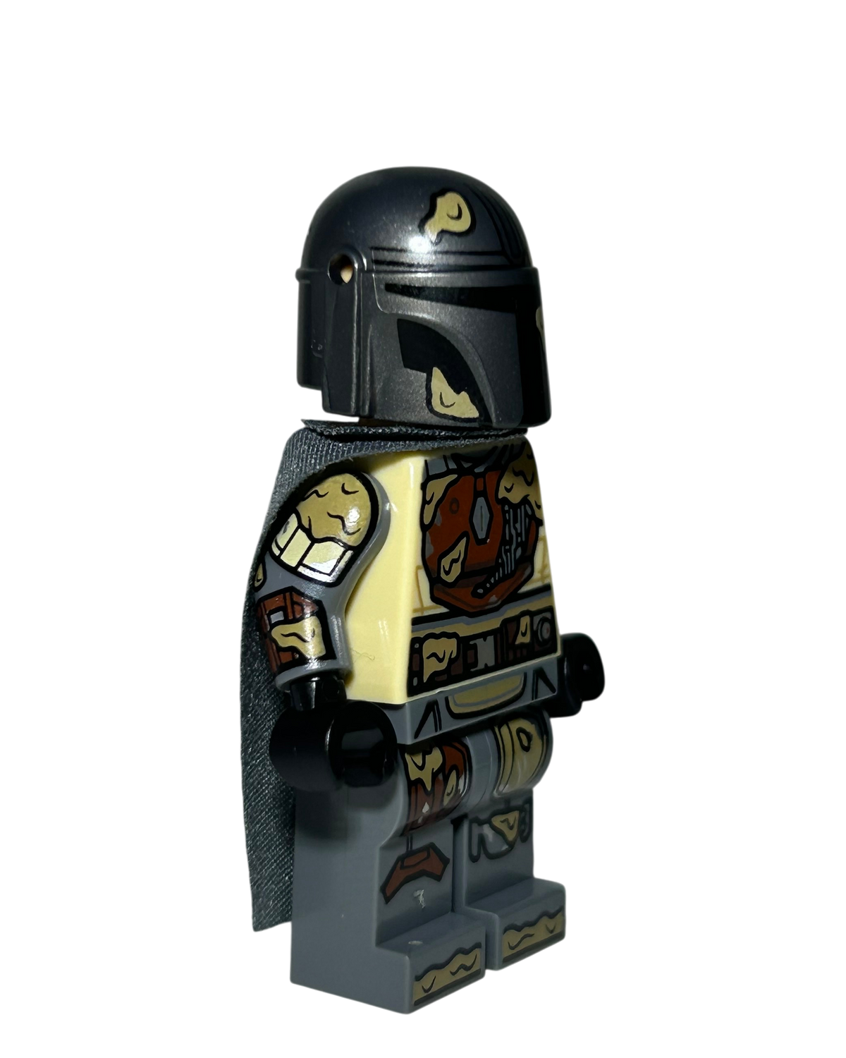 Din Djarin SW1539 LEGO Star Wars Minifigur mit Schmutzflecken Seitenansicht links brick2d2