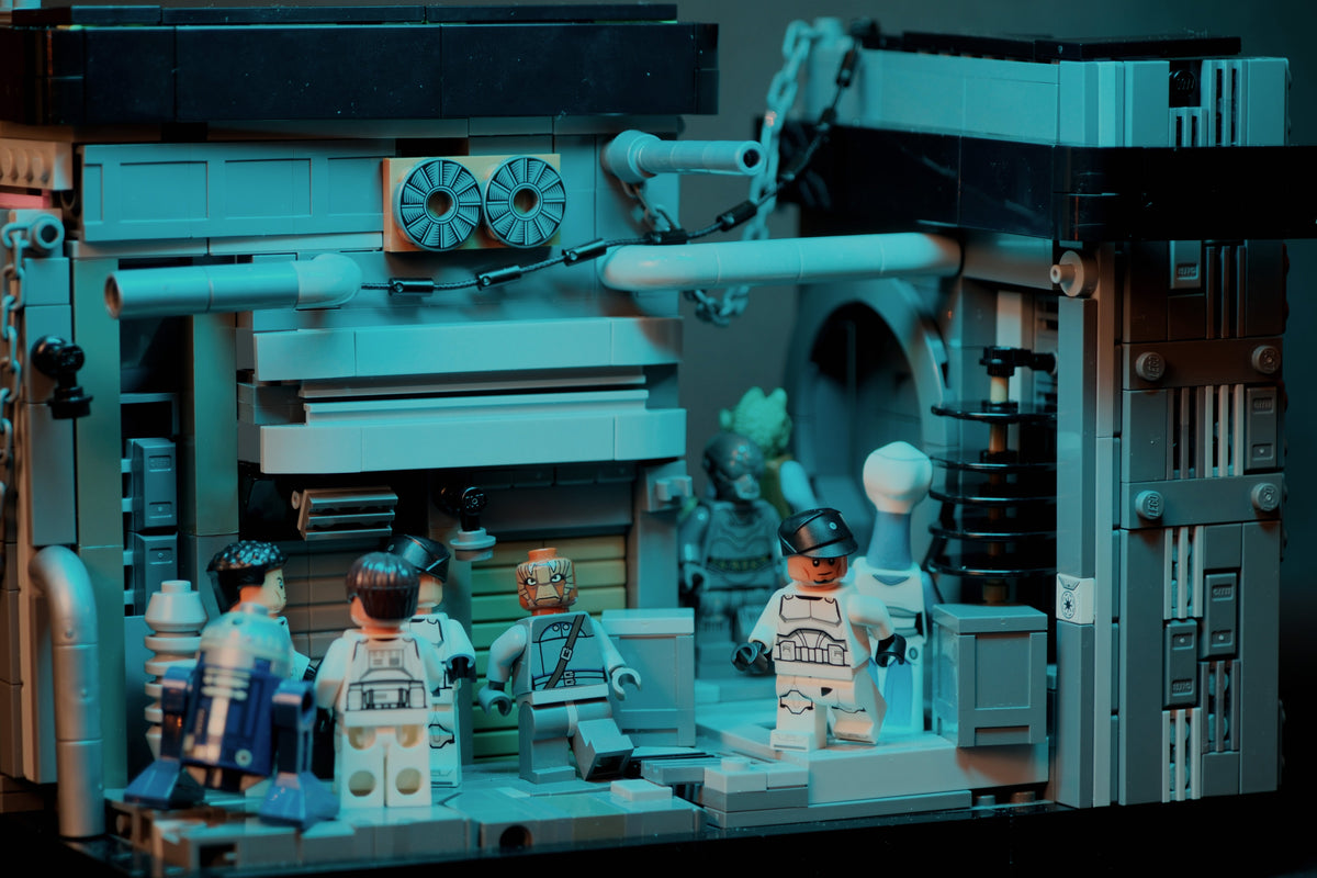 LEGO® Star Wars Diorama mit Clone Troopern und Droiden in einer futuristischen Basis Brick2D2