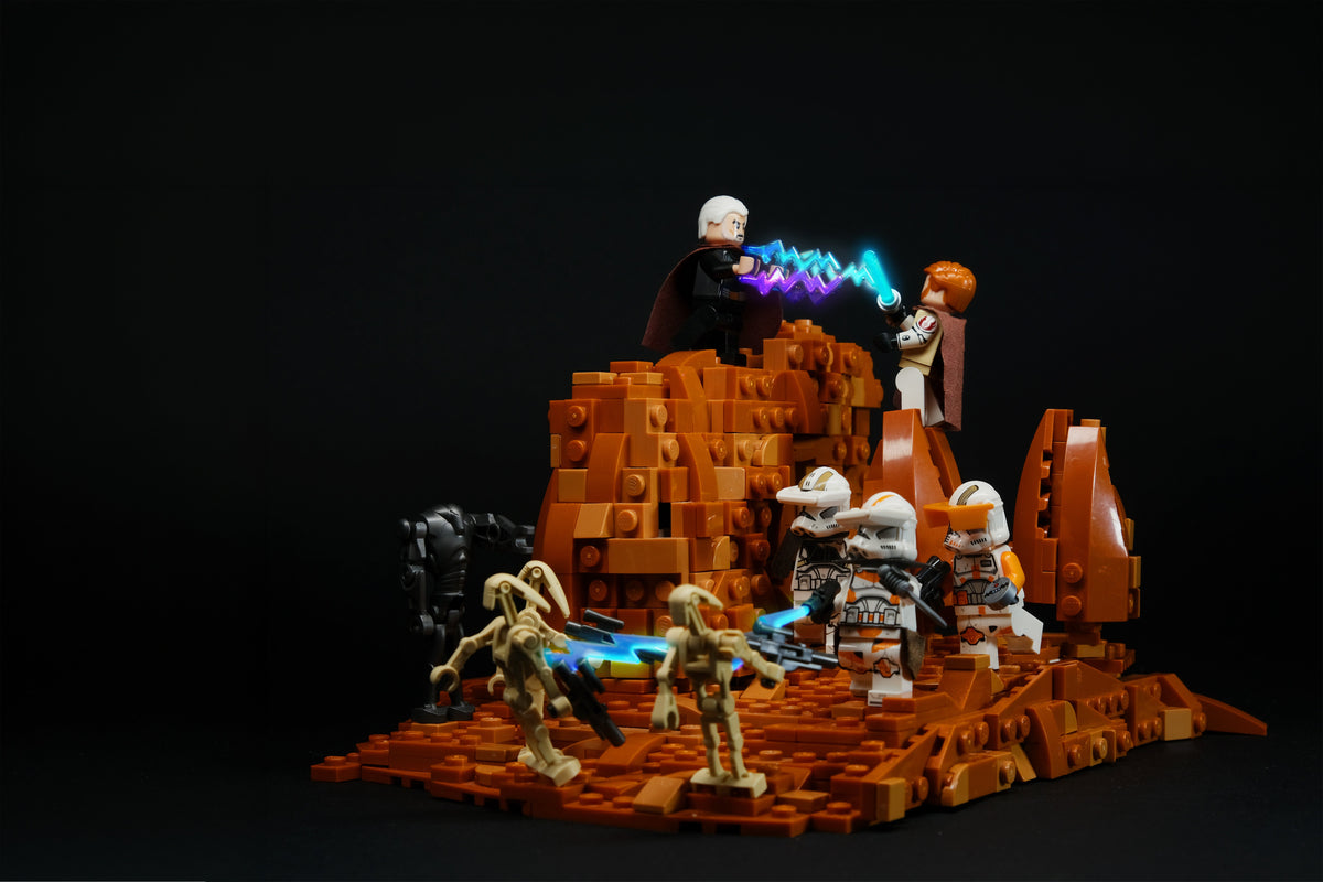 LEGO® Star Wars Diorama auf Geonosis mit Clone Troopern, Battle Droids und Jedi im Gefecht Brick2D2