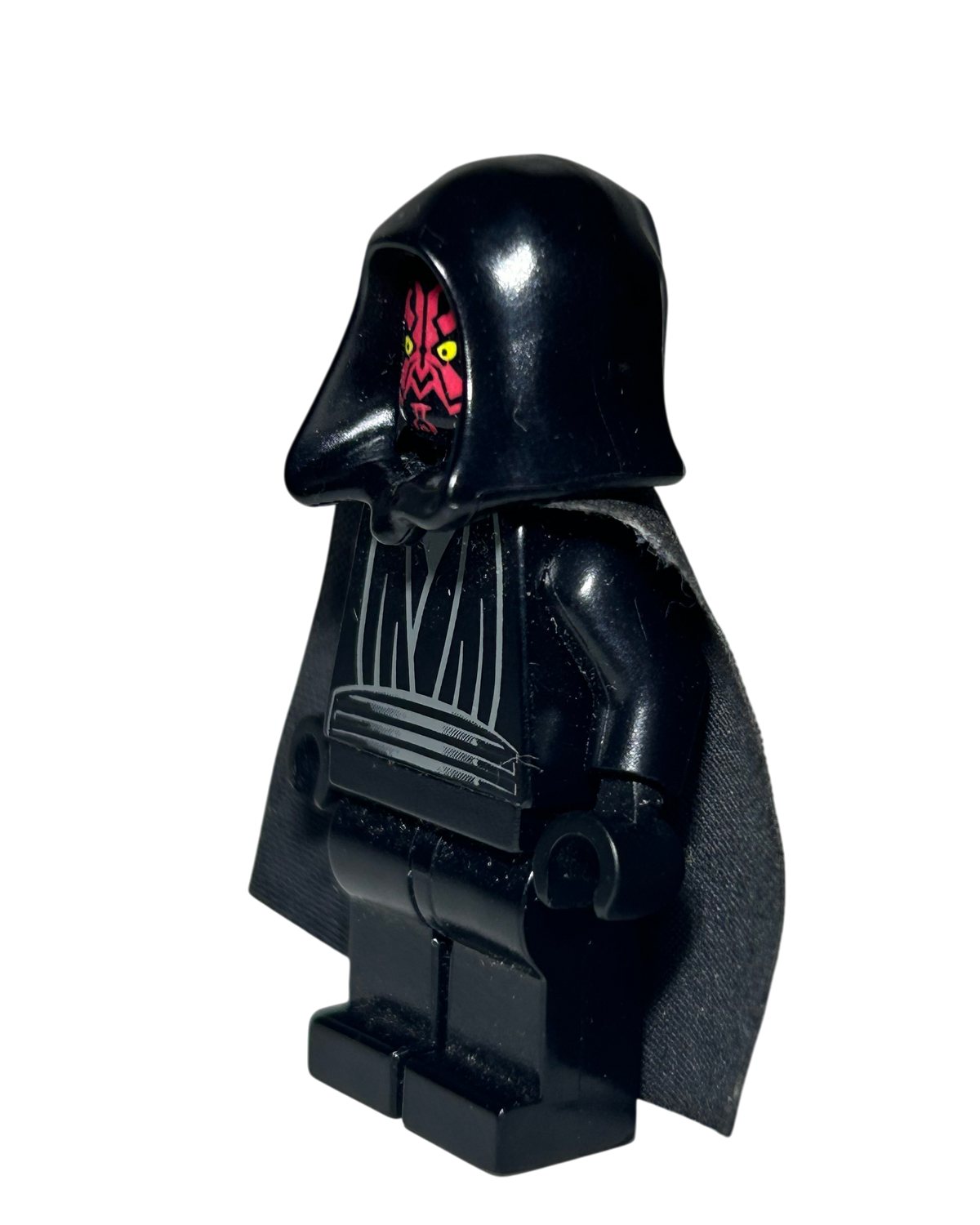 Darth Maul mit Kapuze und Cape SW0003 LEGO Star Wars Minifigur Seitenansicht rechts Brick2D2