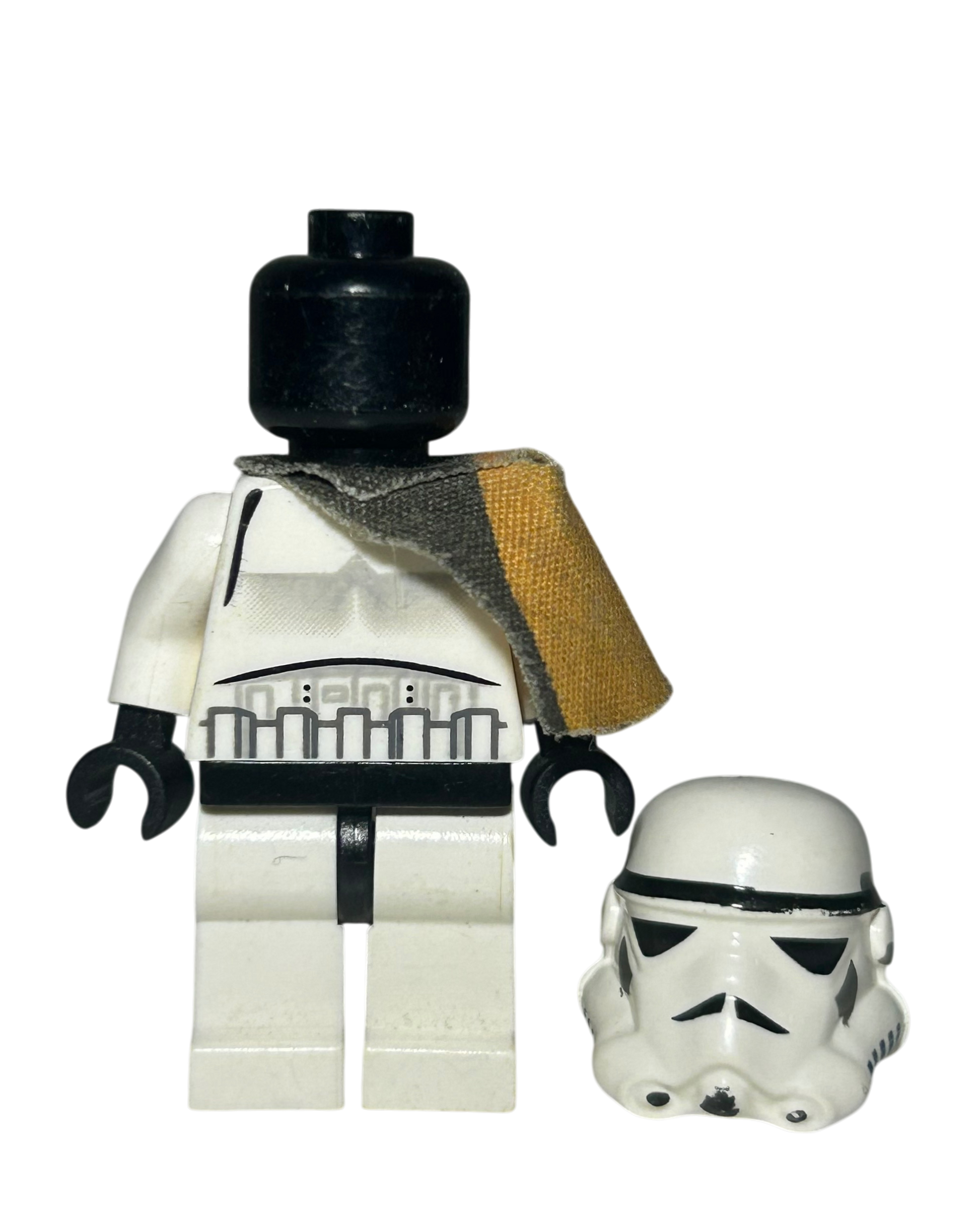 Sandtrooper SW0109a LEGO Star Wars Minifigur oranges Pauldron Detailansicht brick2d2