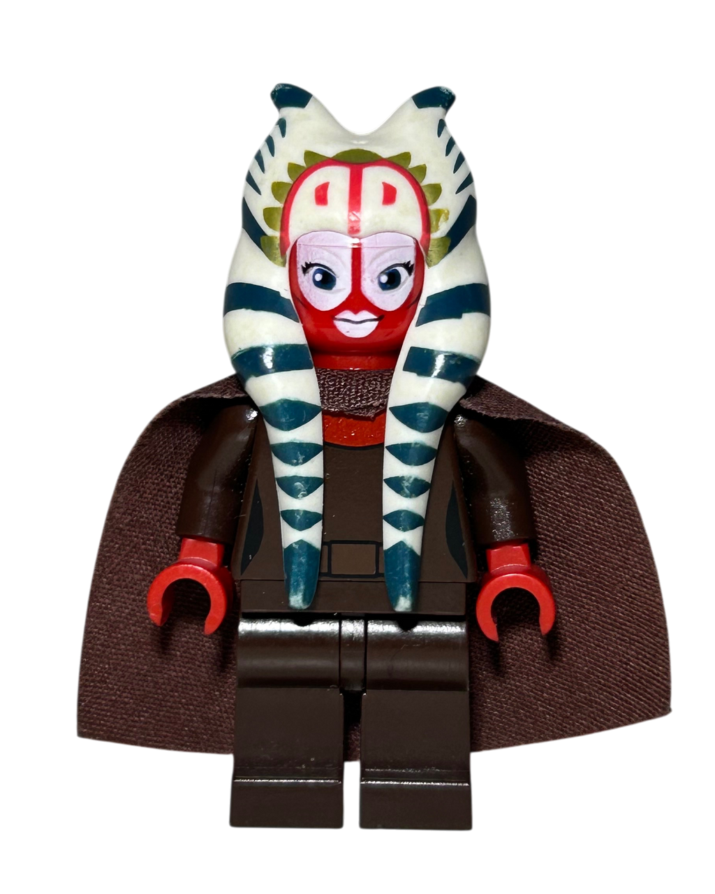 Shaak Ti SW0309 LEGO Star Wars Minifigur mit Cape Vorderansicht brick2d2