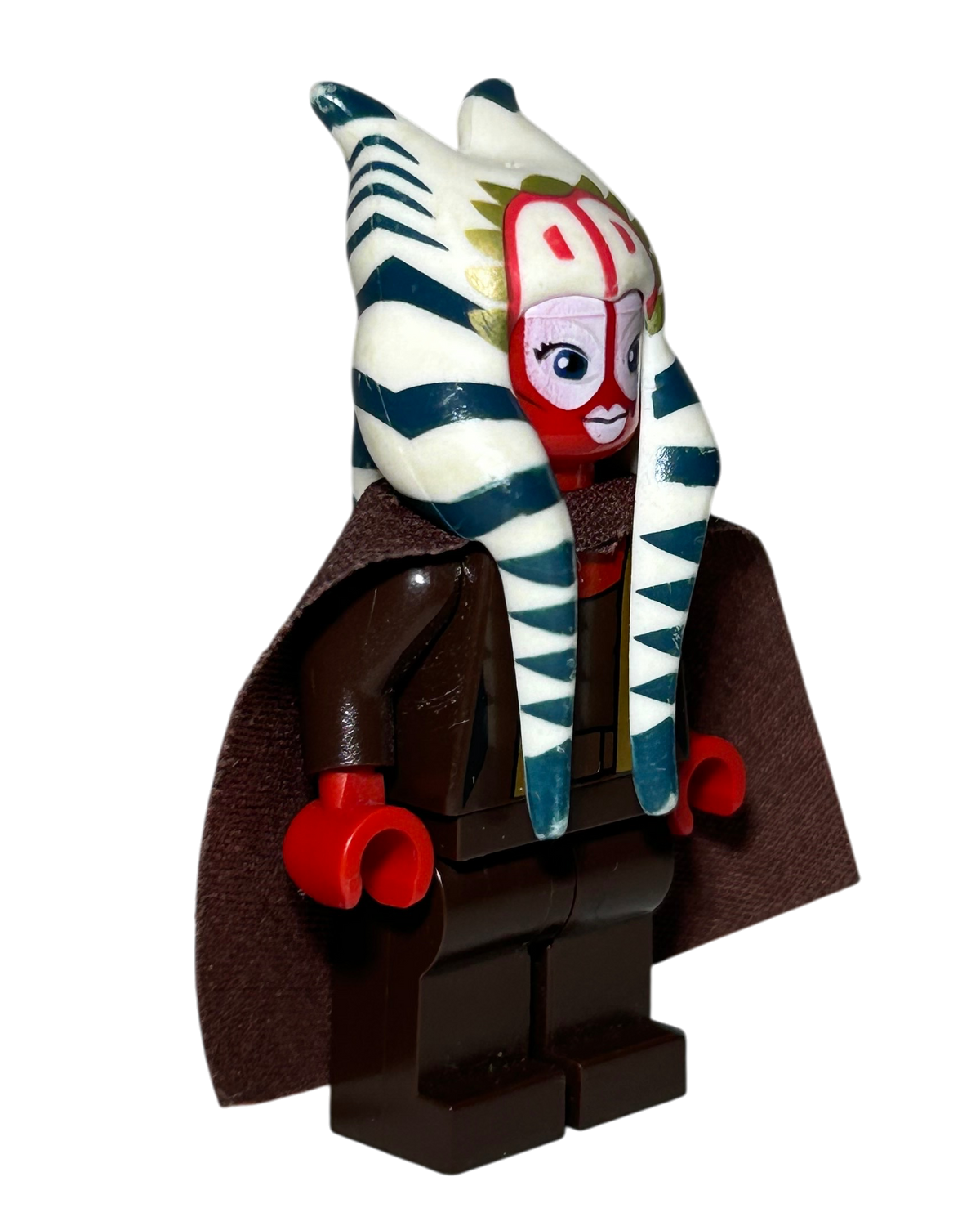 Shaak Ti SW0309 LEGO Star Wars Minifigur mit Cape Seitenansicht links brick2d2