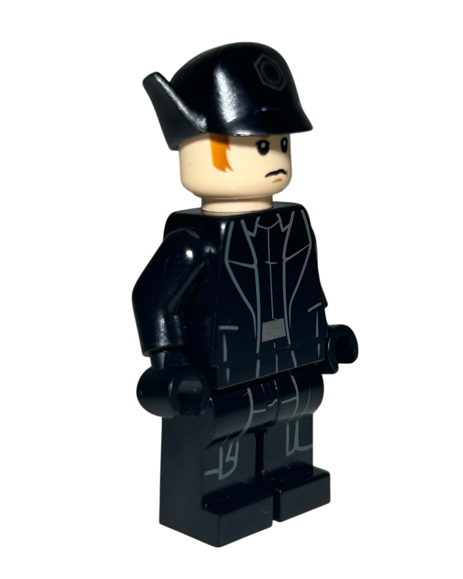 General Hux mit Mütze SW0662 LEGO Star Wars Minifigur Seitenansicht links brick2d2