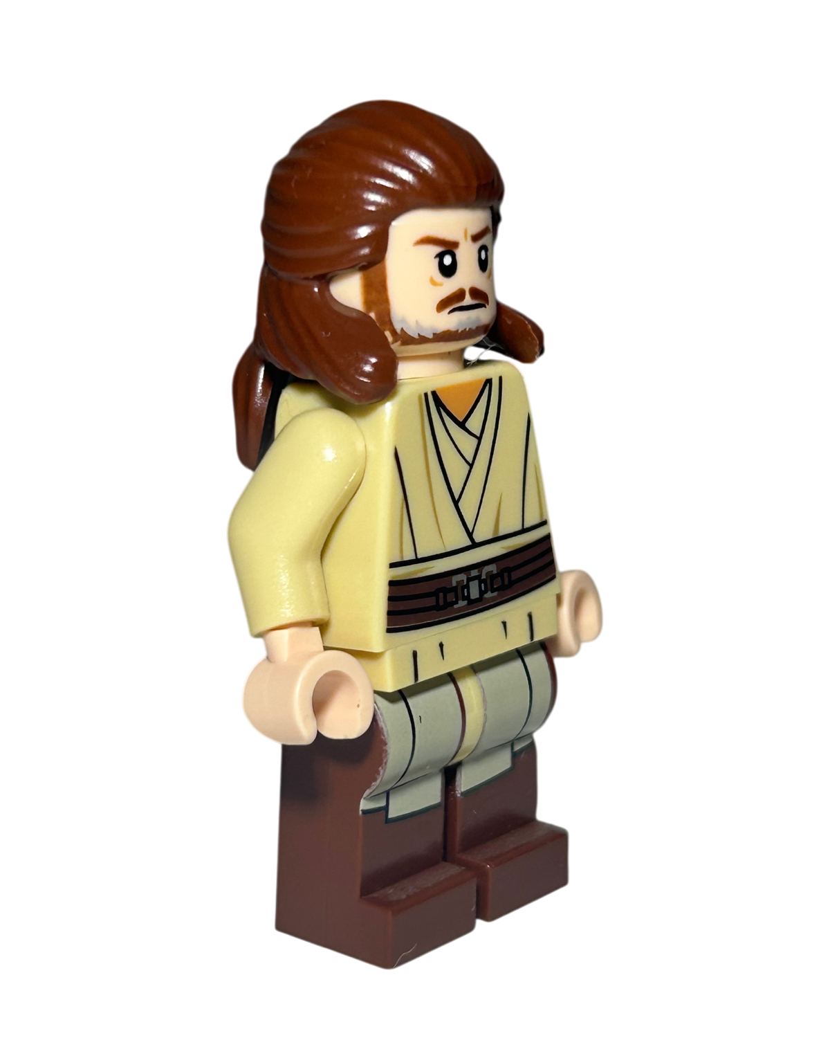 Qui-Gon Jinn SW0810 LEGO Star Wars Minifigur überraschtes Gesicht Seitenansicht links brick2d2