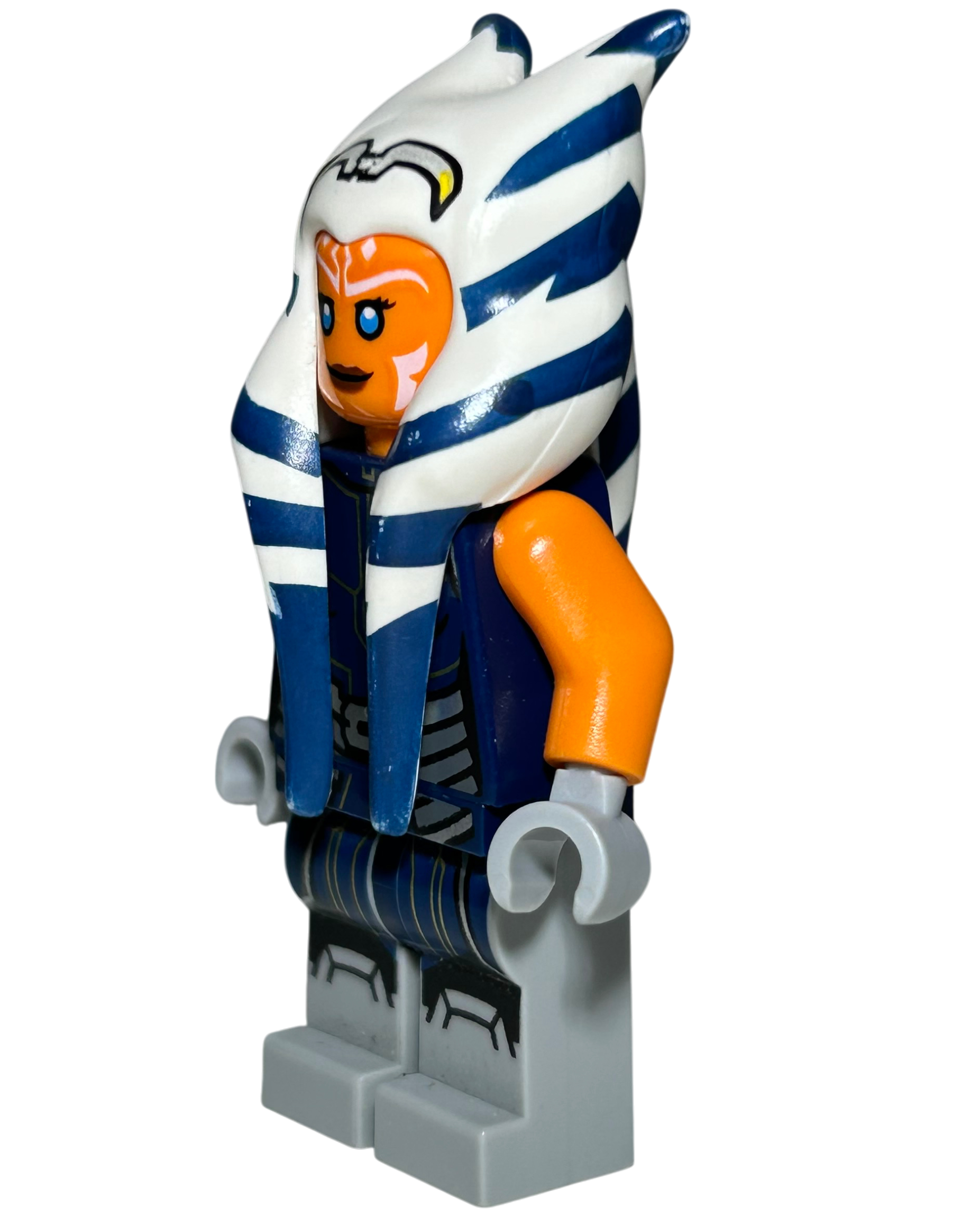 Ahsoka Tano Erwachsen SW1096 LEGO Star Wars Minifigur Seitenansicht rechts brick2d2