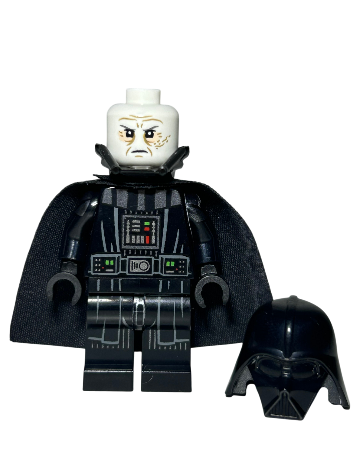 Darth Vader SW1273 LEGO Star Wars Minifigur mit Lichtschwert Detailansicht brick2d2