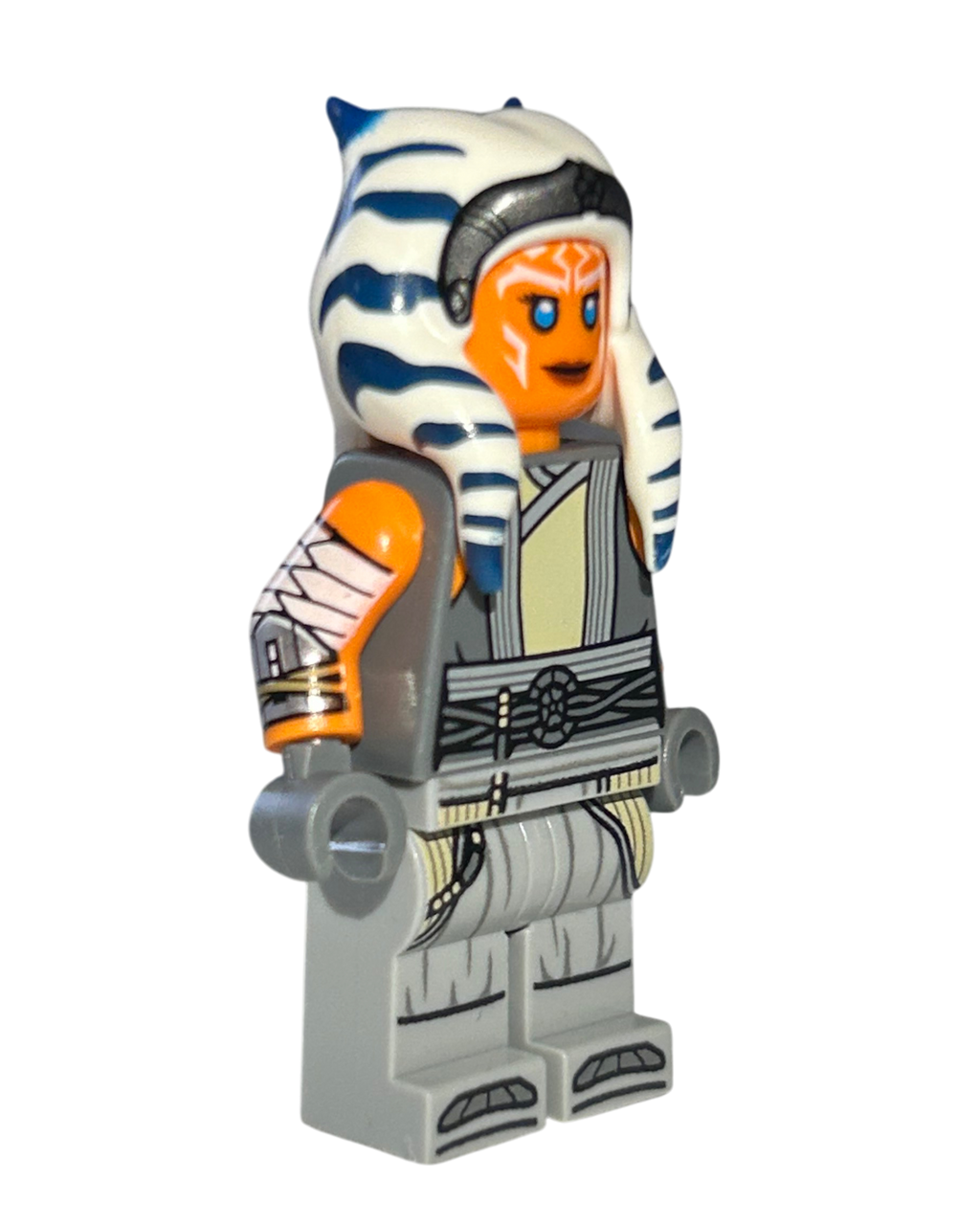 Lego Star Wars Minifigur Ahsoka Tano SW1354 Seitenansicht links brick2d2