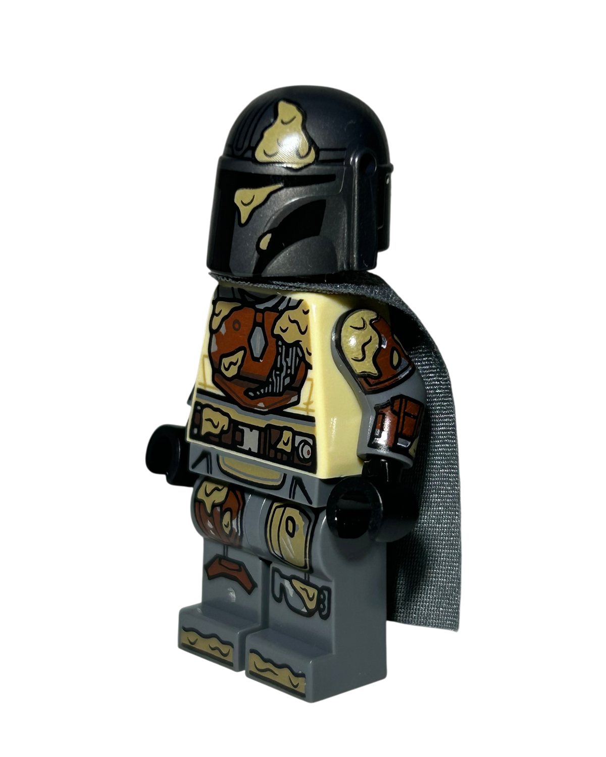 Din Djarin SW1544 LEGO Star Wars Minifigur mit Schmutzflecken Seitenansicht rechts brick2d2
